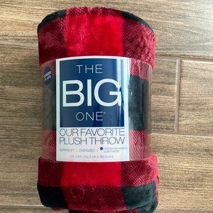 Oversized Plush Flannel Print Throw - NWT!